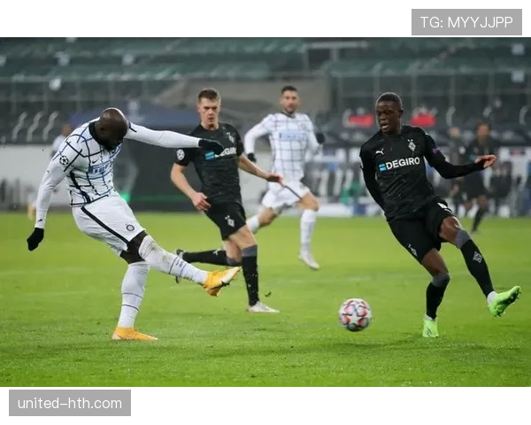 阿什拉夫盘带技术展示:边路突破能力持续提升