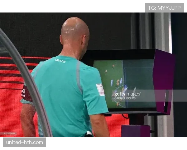 VAR如何判定越位？毫米级争议背后的规则逻辑