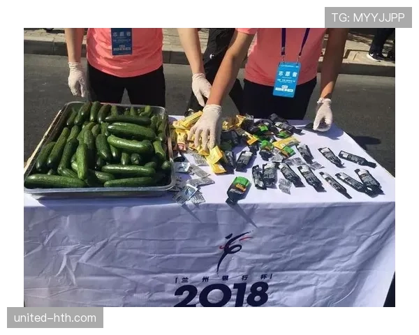 丁霞家的冰箱里居然塞满了能量胶，连饮料都喝电解质水