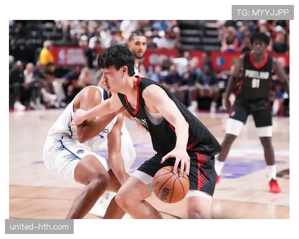 杨瀚森训练完直接睡更衣室，这自律谁顶得住