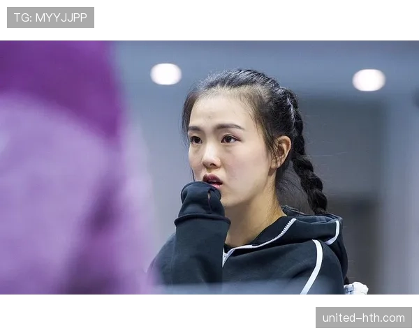 张常宁在家叠衣服都像在发球